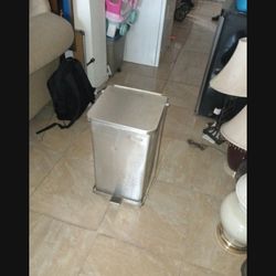 Trash Can 
