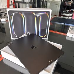 Apple 13” iPad Pro M5 Chip 256GB! WiFi +Cellular! Open box! 90 day warranty! We offer financing !
