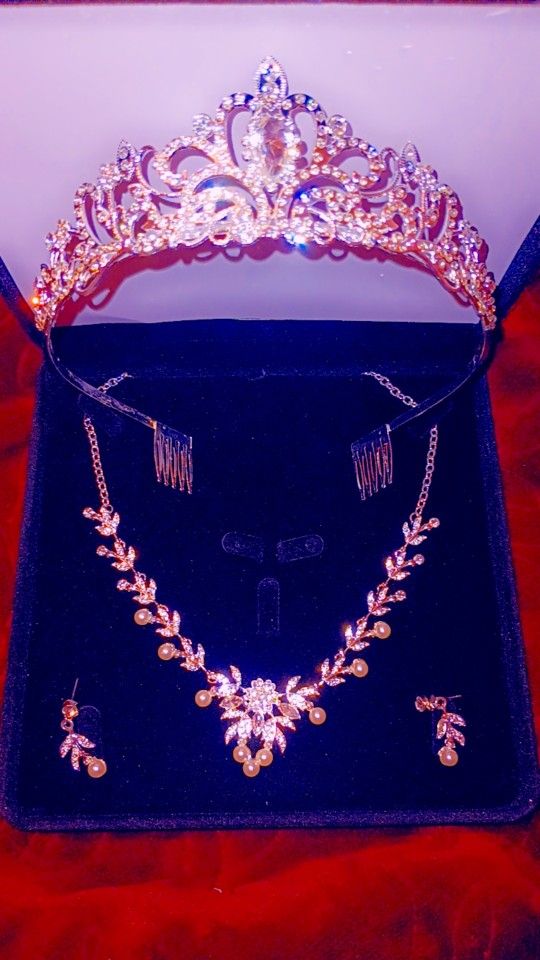 Tiara And Necklace Set