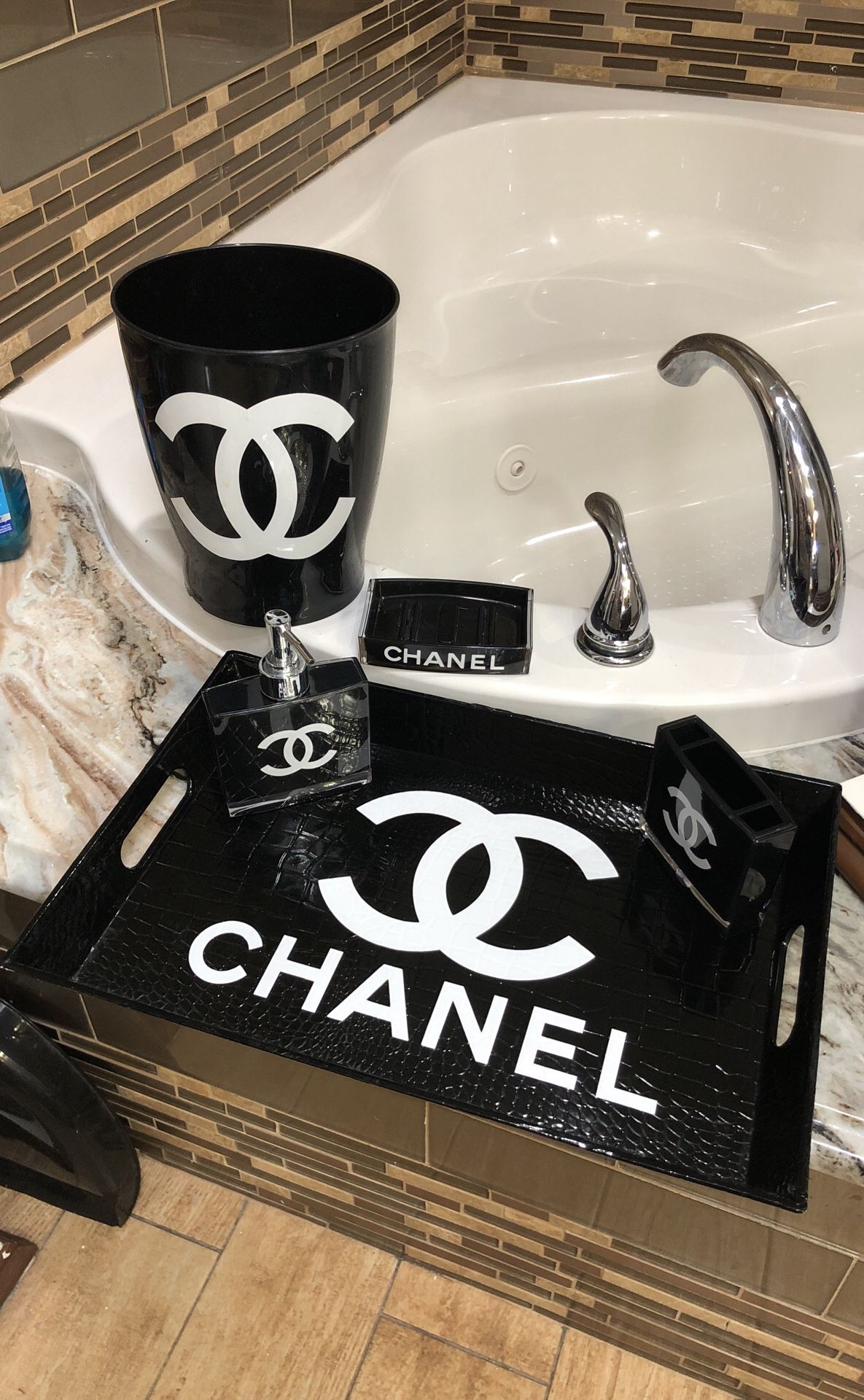 CHANEL magnetic gift box & shopping / gift box with cloth Karl Lagerfeld  dust bag for Sale in Las Vegas, NV - OfferUp