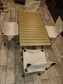 5 PIECE FOLDING CHAIRS ND TABLE