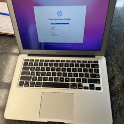 MacBook Air 13” (Early 2015) – Intel i5 / 8GB RAM / 121GB SSD – Reset, Ready to Use