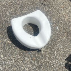 Toilet Raise Up. Support Price 5$.  Pick Up. E.  72.  and. Grandview E.  Tacoma 