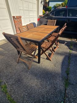Outdoor table and 7 foldable chairs