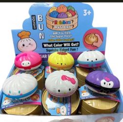 Hello kitty friends squeeze