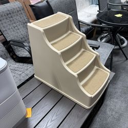 New in box Amazon Basics 4 Step Non Slip Pet Stairs for Dogs and Cats, Tan