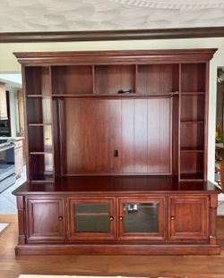 Hooker entertainment console