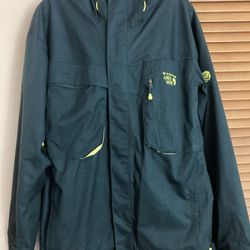 Men’s Medium Mountain Hardware Dry Q Jacket