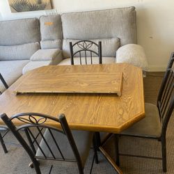 NICE TABLE AND 4 CHAIRS WITH LEAF