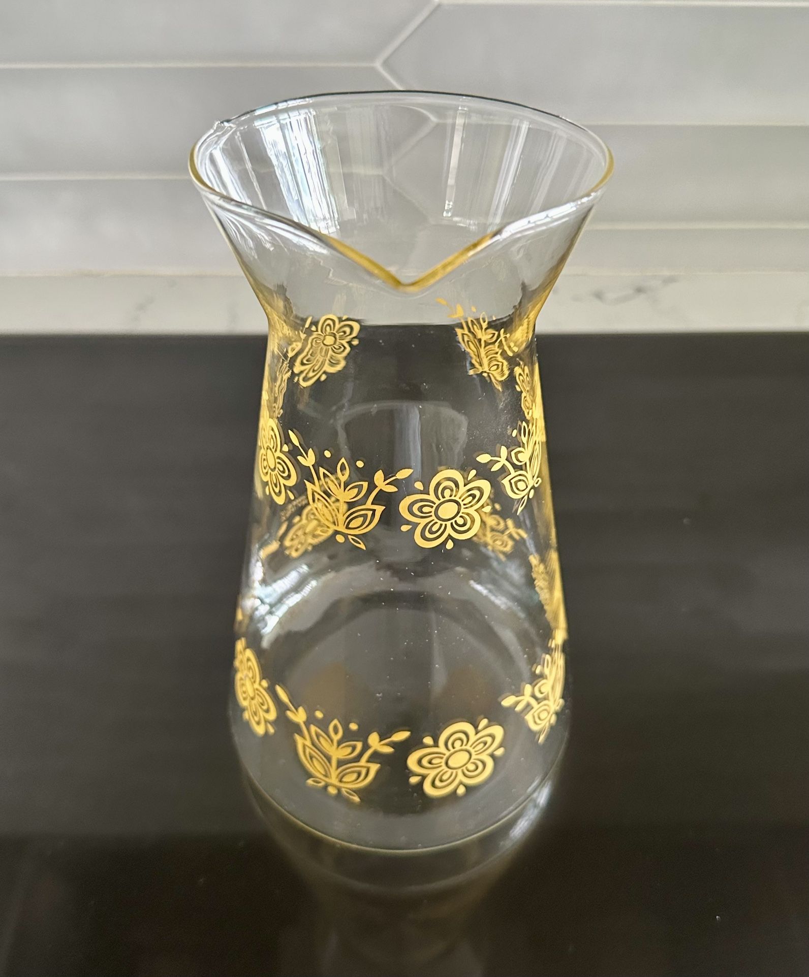 Vintage Pyrex Butterfly Gold Glass  Pitcher/Carafe Jug. Holds 48 Oz. 9 1/2” tall.  No chips or cracks. Glass is clear and shiny.  