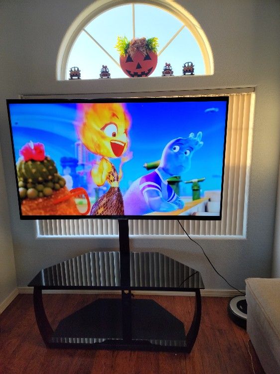 HISENSE 65" Flat-screen TV + Glass TV Stand