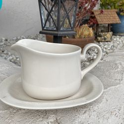 Ceramic white gravy boat