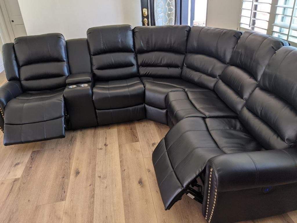 New Power Recliner Sectional Couch! Free Delivery 🚚!
