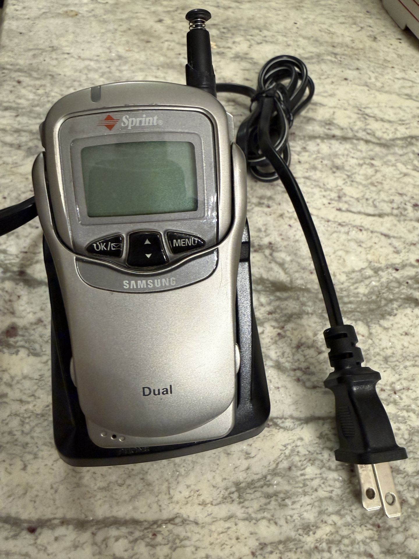 Samsung Sprint Flip Phone with Charger – Works and Charges