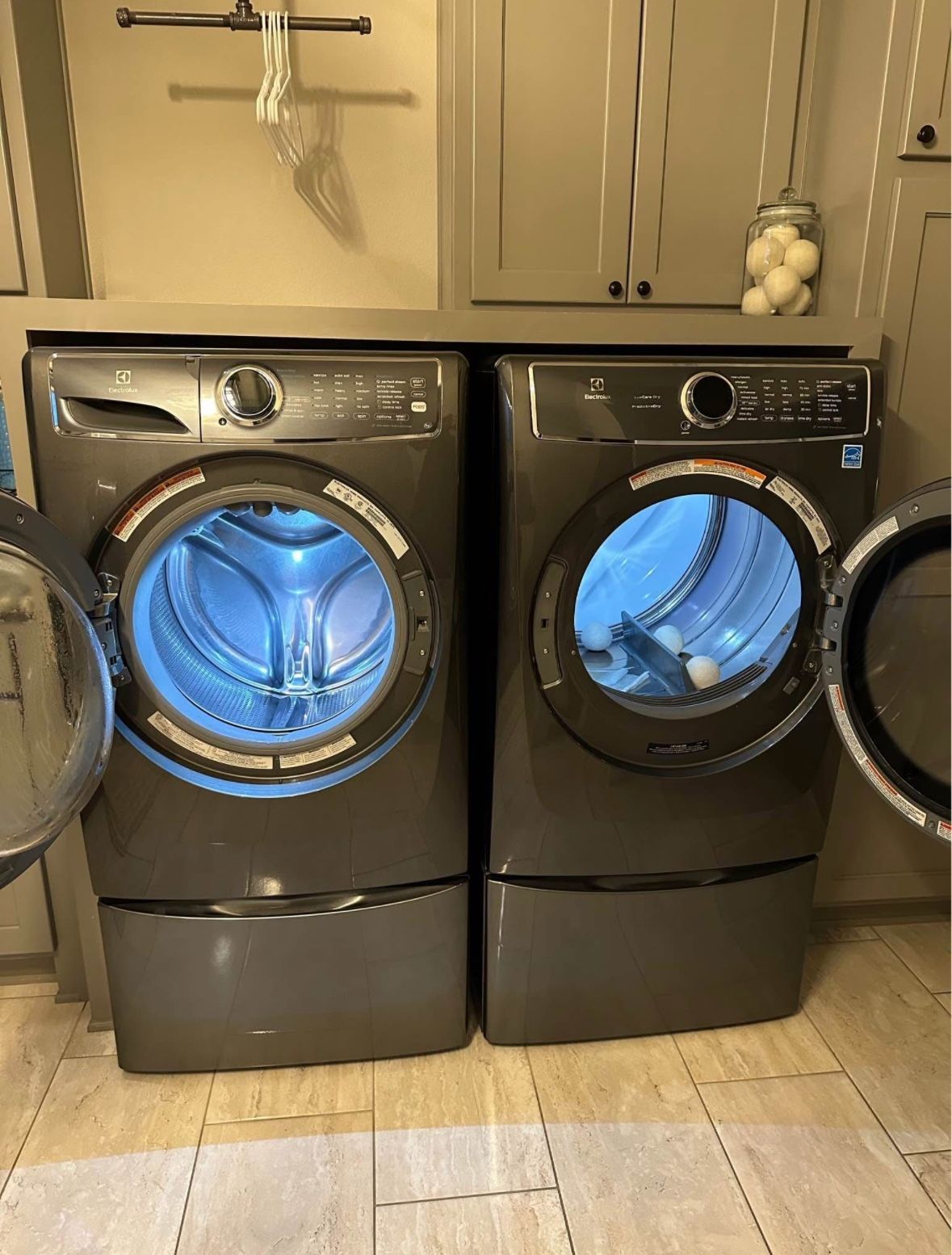 Electrolux Washer & Dryer with Pedestals