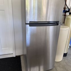 Whirlpool Stainless Steel Refrigerator 