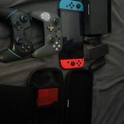 Broken Nintendo Switch The Screen Is Cracked Comes With Everything Besides The Charger Im Located 4050 Swift Ave