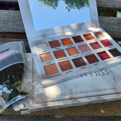 Eyeshadow Pallet And Single Makeup Brush