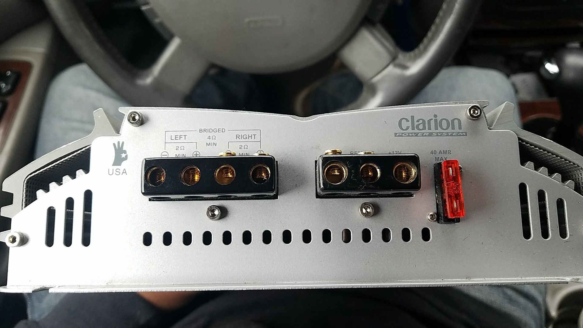 CLARION 400 Watt Amp