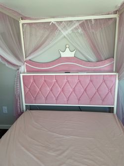 Beautiful Bedroom Set - excellent condition