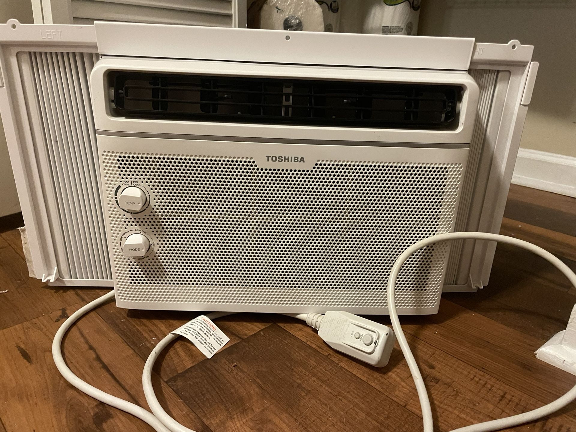 TOSHIBA WINDOW TYPE AIR CONDITIONER