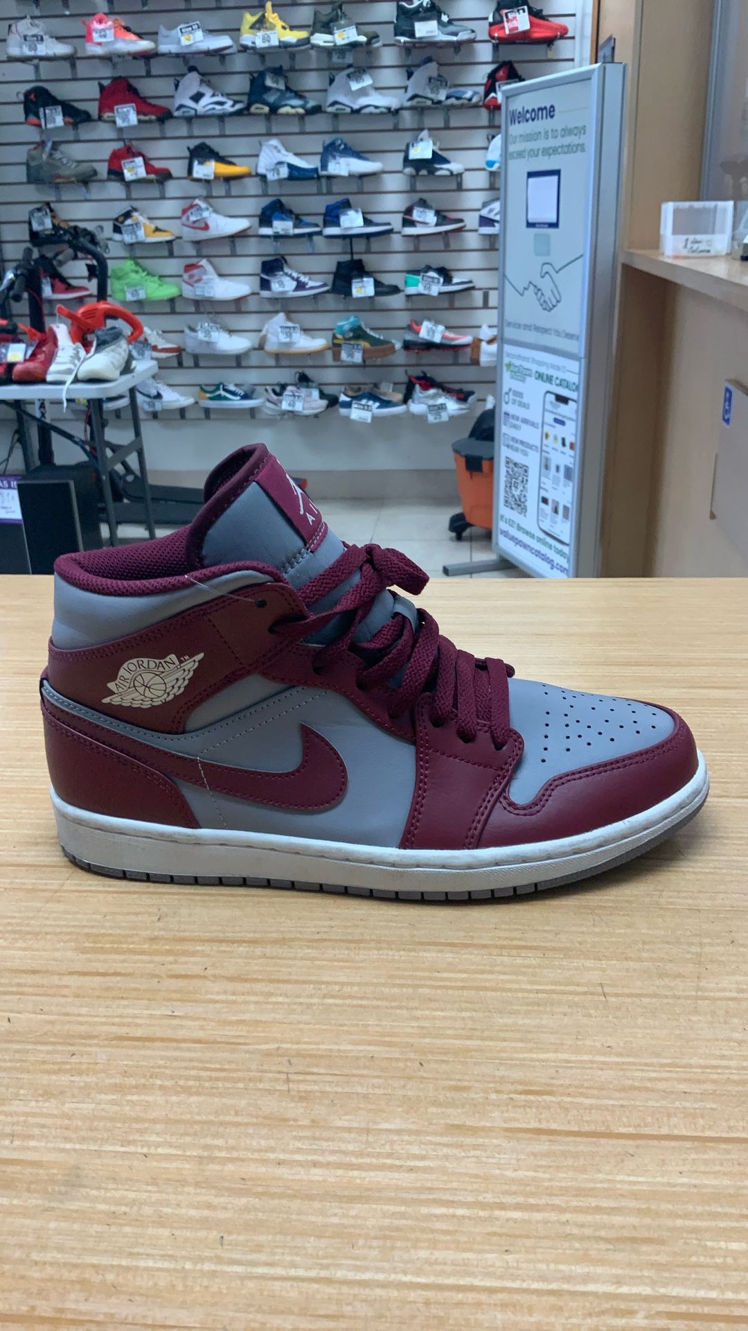 Jordan 1 Mid Cherrywood Red Size 8