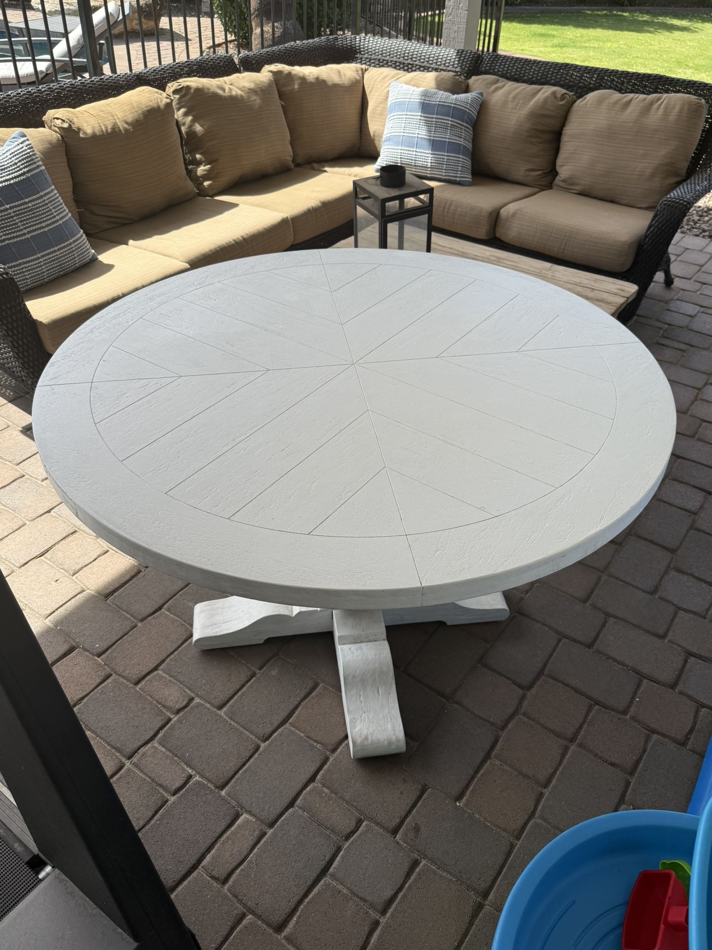 Round Table 