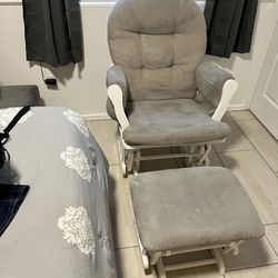 Windsor Chair Glinder & Ottoman 