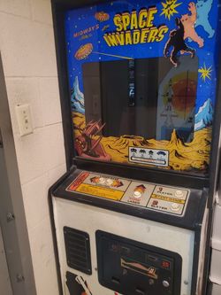 classic space invaders arcade video game
