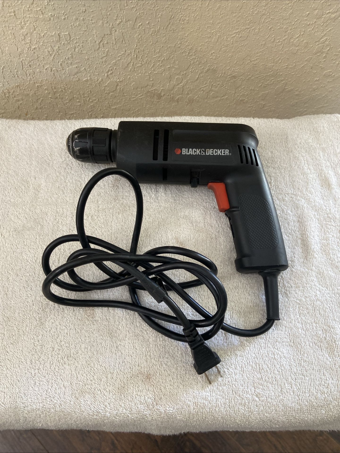 Black And Decker 3/8 10mm 120V Corded Drill Model #7252 Black -- Works perfect. West Boca