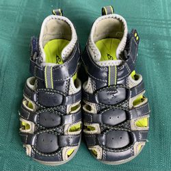 Eddie Bauer Toddler Boy Size 7 keen style closed toes Sandals Shoes 