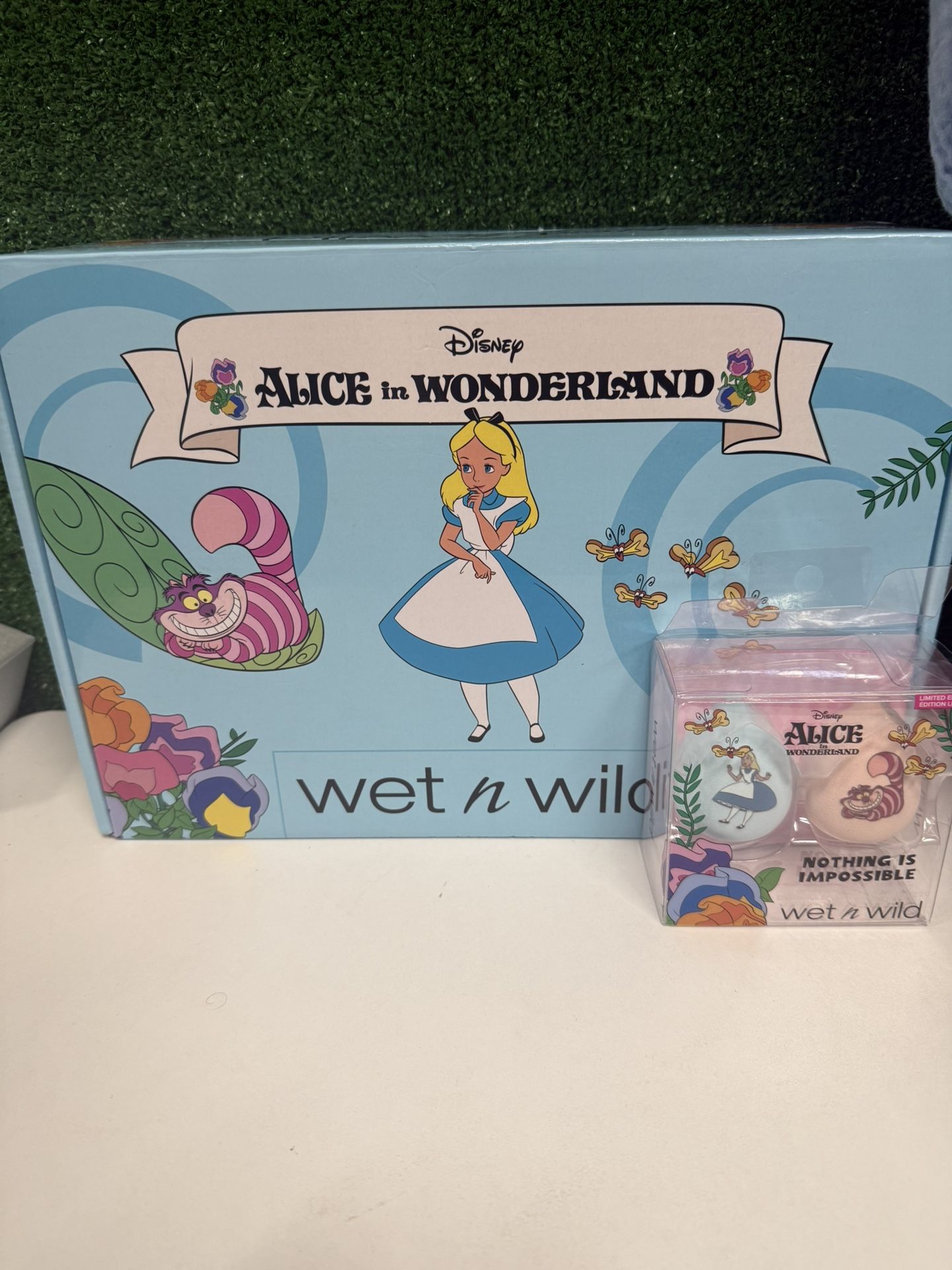 Wet N Wild Disney Alice in Wonderland Makeup Set LIMITED EDITION And Sponges