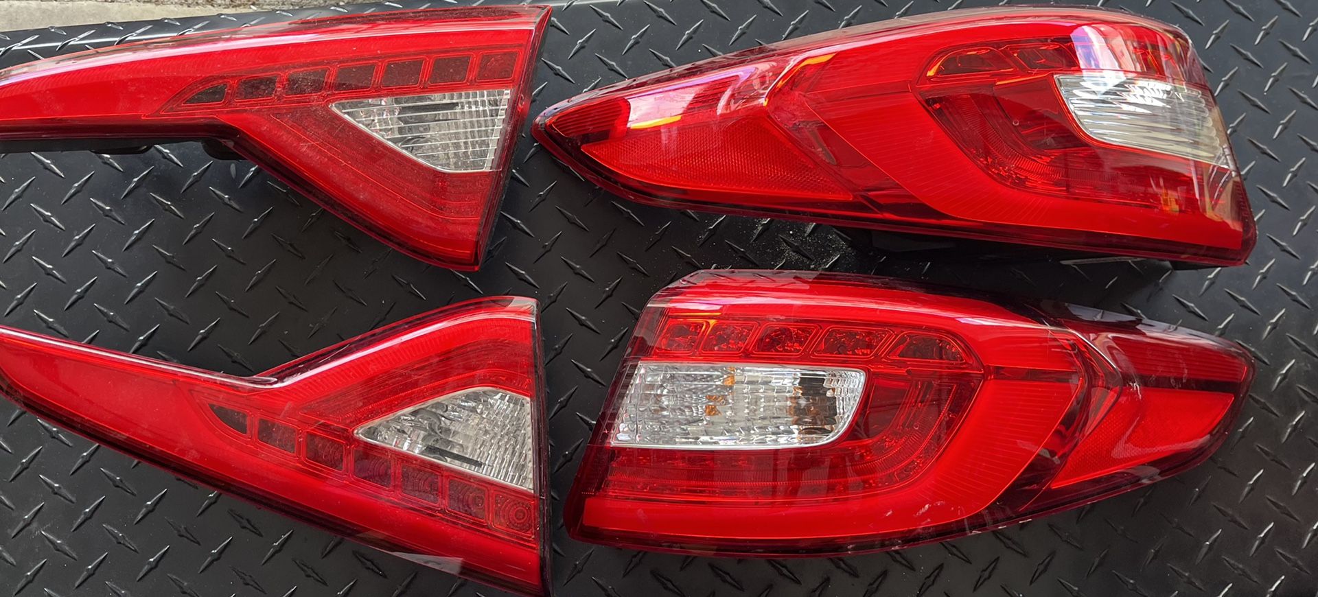 2013 Hyundai Sonata Tail Lights And Trunk Lights