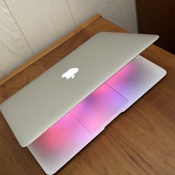 Apple MacBook Air 13” I5/8GB/256GB SSD $200
