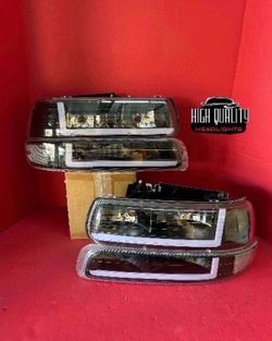 Chevy Silverado 1999. 2006 headlight.