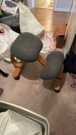 Ergonomic kneeling chair