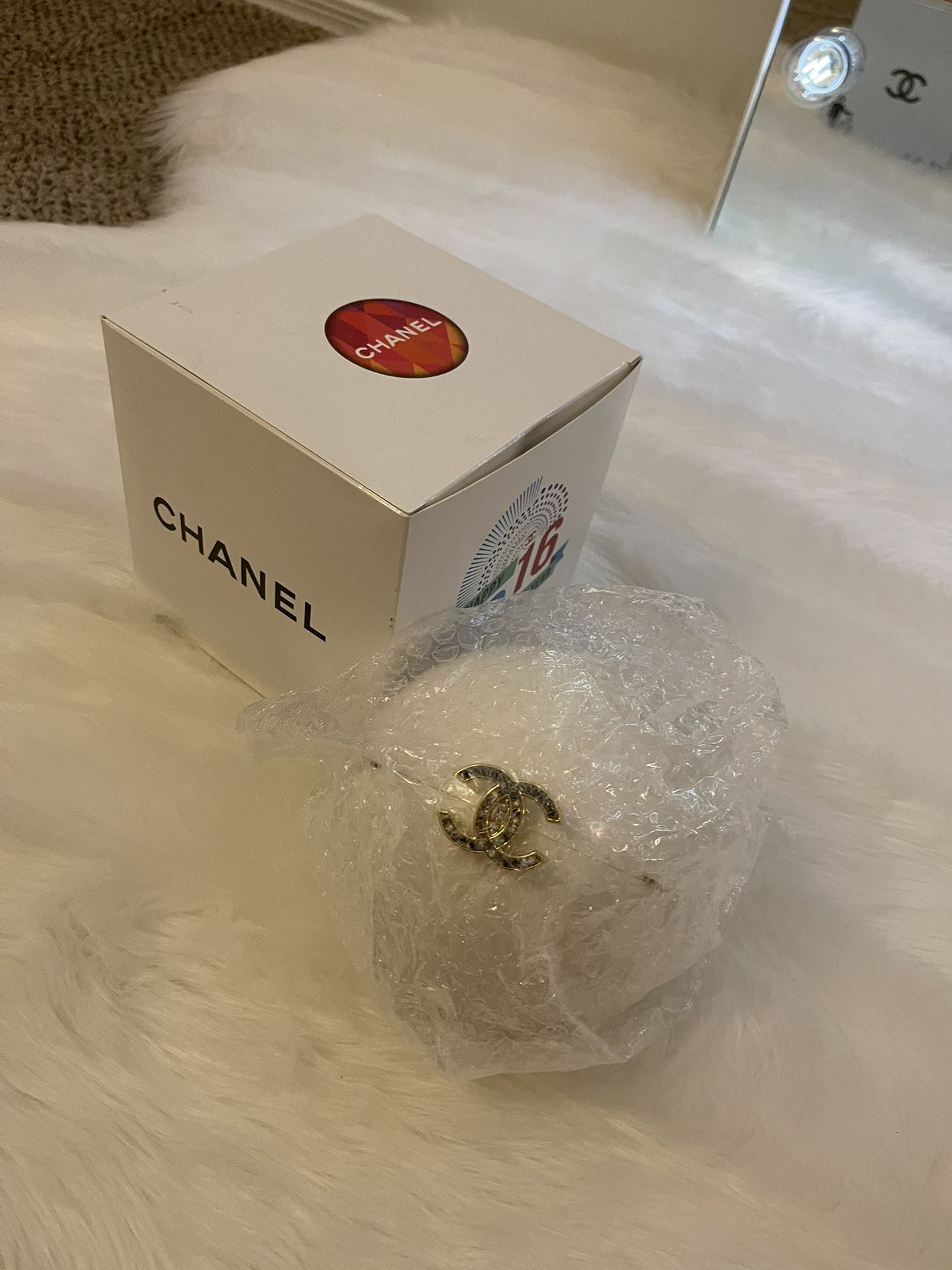 ULTRA RARE CHANEL CC 2016 RUNWAY CHAIN PEARL BAG LIMITED EDITION VIP GIFT  for Sale in Mesa, AZ - OfferUp