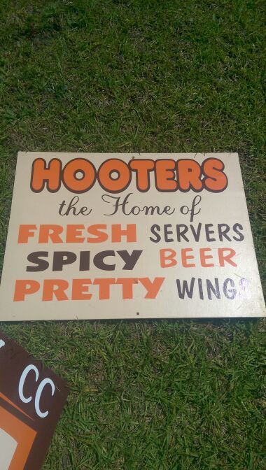 Hooters vintage sign