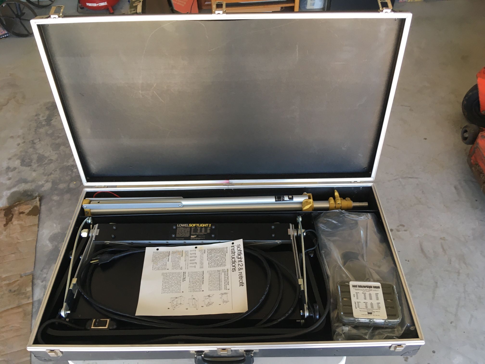 Complete Lowel Softlight 2 Location Light Kit in MINT CONDITION - $260 Or Best Offer