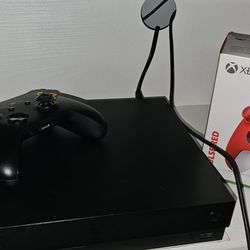 $150 LIKE NEW Xbox One X Console 1TB BUNDLE 