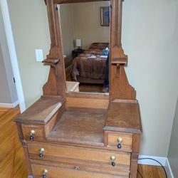 Antique Victorian Eastlake-style dresser