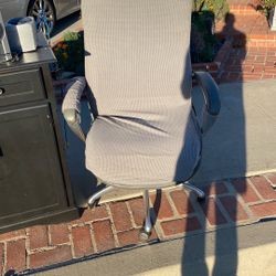 Free Chair And Hutch