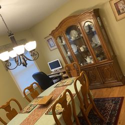 Oak Finish Dinning Room Table With Hutch