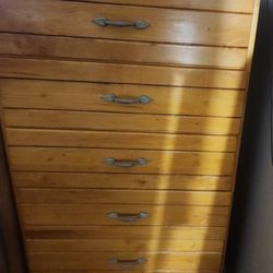 Pine dresser