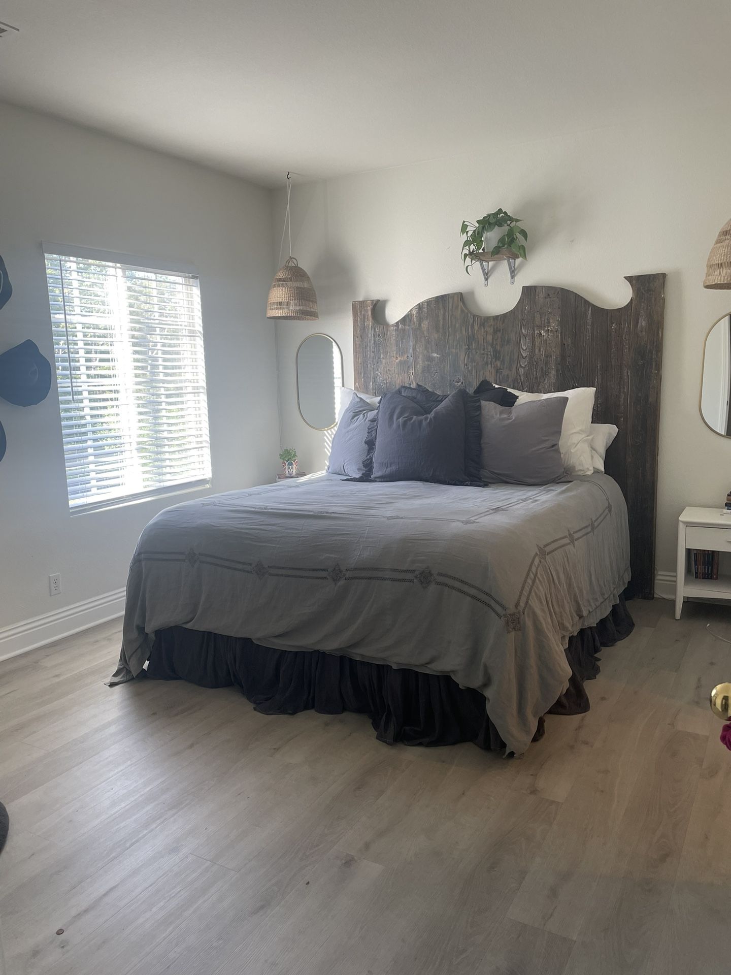 Solid Wood Head Board For king Size Bed And King Size Mattress For Sale