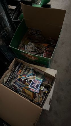 Large Lot of Baseball Cards