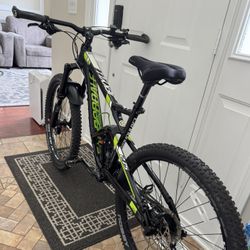 Cannondale Jakyll 4  Like New Size Medium 