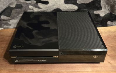 Xbox One Model 1540 + Controller + Game