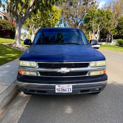 2003 Chevy Suburban LS 5.3 V8 – Clean Title – Runs Strong