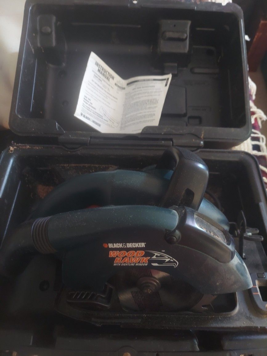 Power Sawn 120Volts. Case https://offerup.com/redirect/?o=SW5jbC5ibGFjaw== & Decker.